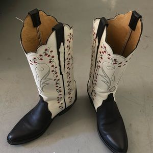 Lucchese cowboy boots. very good condition